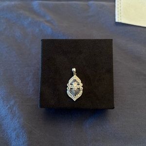 DIAMOND PENDANT ARABESQUE SHAPE